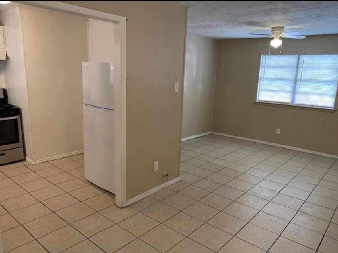 4753 Mallow Street Houston, TX 77033 - Photo 5 of 7