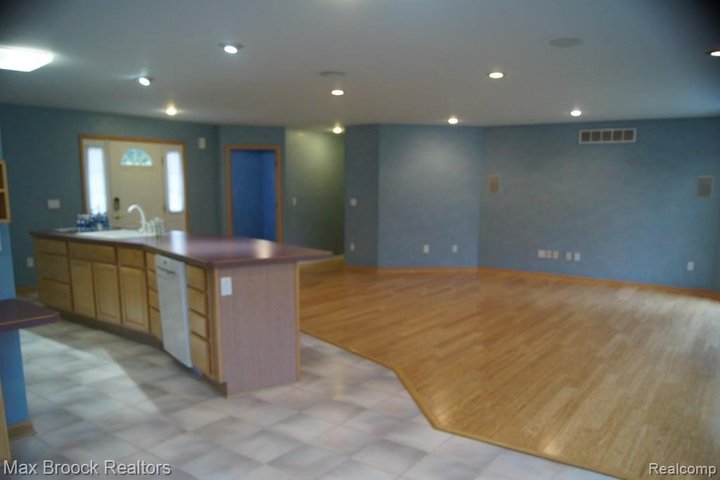 25675 Farmbrook Road Southfield, MI 48034 - Photo 13 of 58 2014-09-30 2014-09-30 001 029.jpg