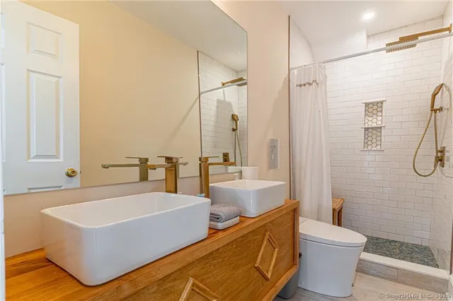 $669,000 | 18 Fenway Street, Stamford, CT 06902