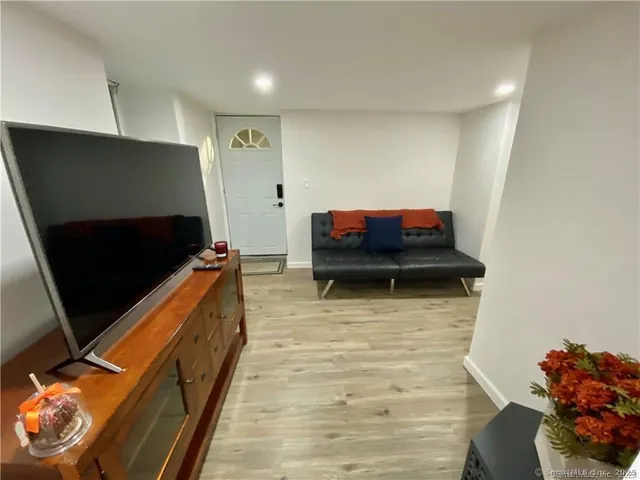 $669,000 | 18 Fenway Street, Stamford, CT 06902