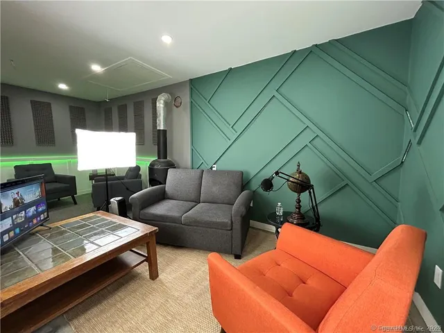 $669,000 | 18 Fenway Street, Stamford, CT 06902