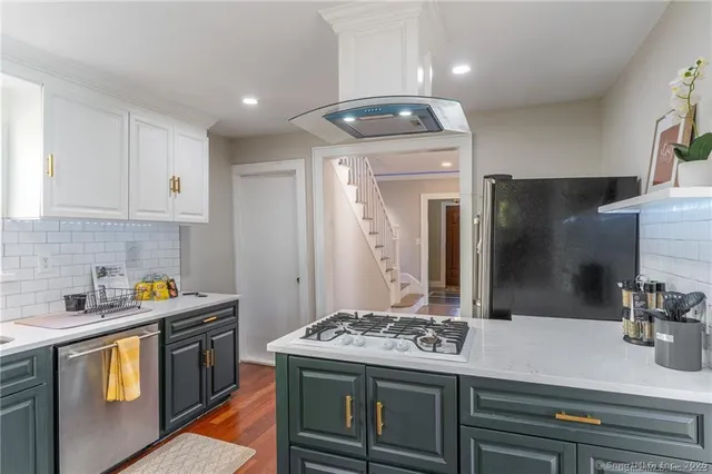 $669,000 | 18 Fenway Street, Stamford, CT 06902