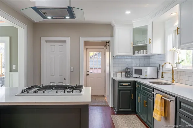 $669,000 | 18 Fenway Street, Stamford, CT 06902