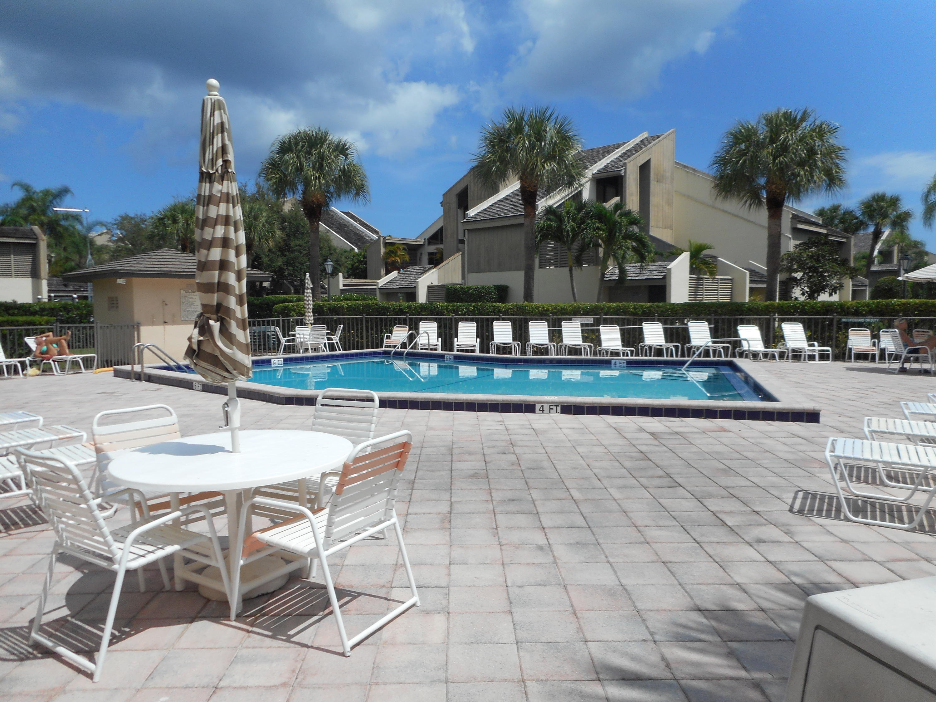 1605 Highway 1, Unit M2104 Jupiter, FL 33477 - Photo 13 of 26 Community pool