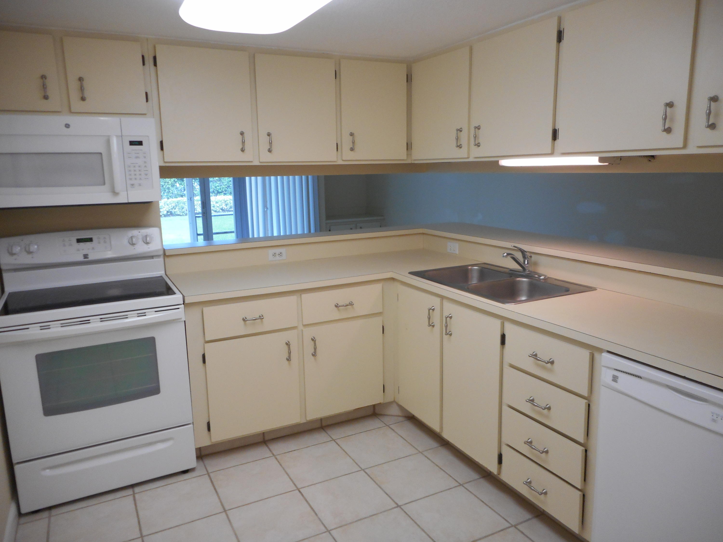 1605 Highway 1, Unit M2104 Jupiter, FL 33477 - Photo 6 of 26 Kitchen