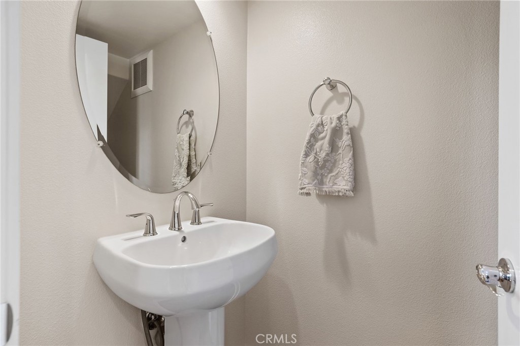 35 Clover Lake Forest, CA 92630 - Photo 18 of 47