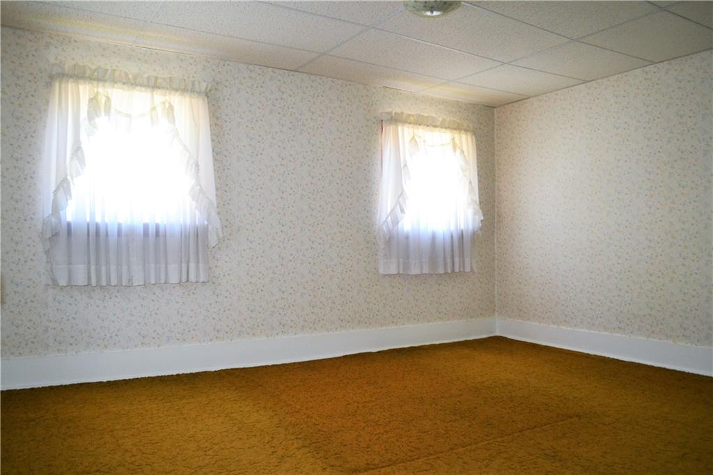 922 Main Street East Rural Valley, PA 16249 - Photo 10 of 20 an empty room with a window