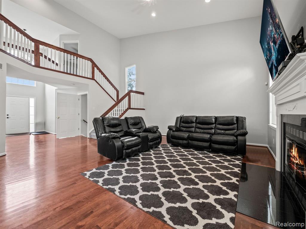 104 Chestnut Ridge Walled Lake, MI 48390 - Photo 11 of 47 Gallery Image 11