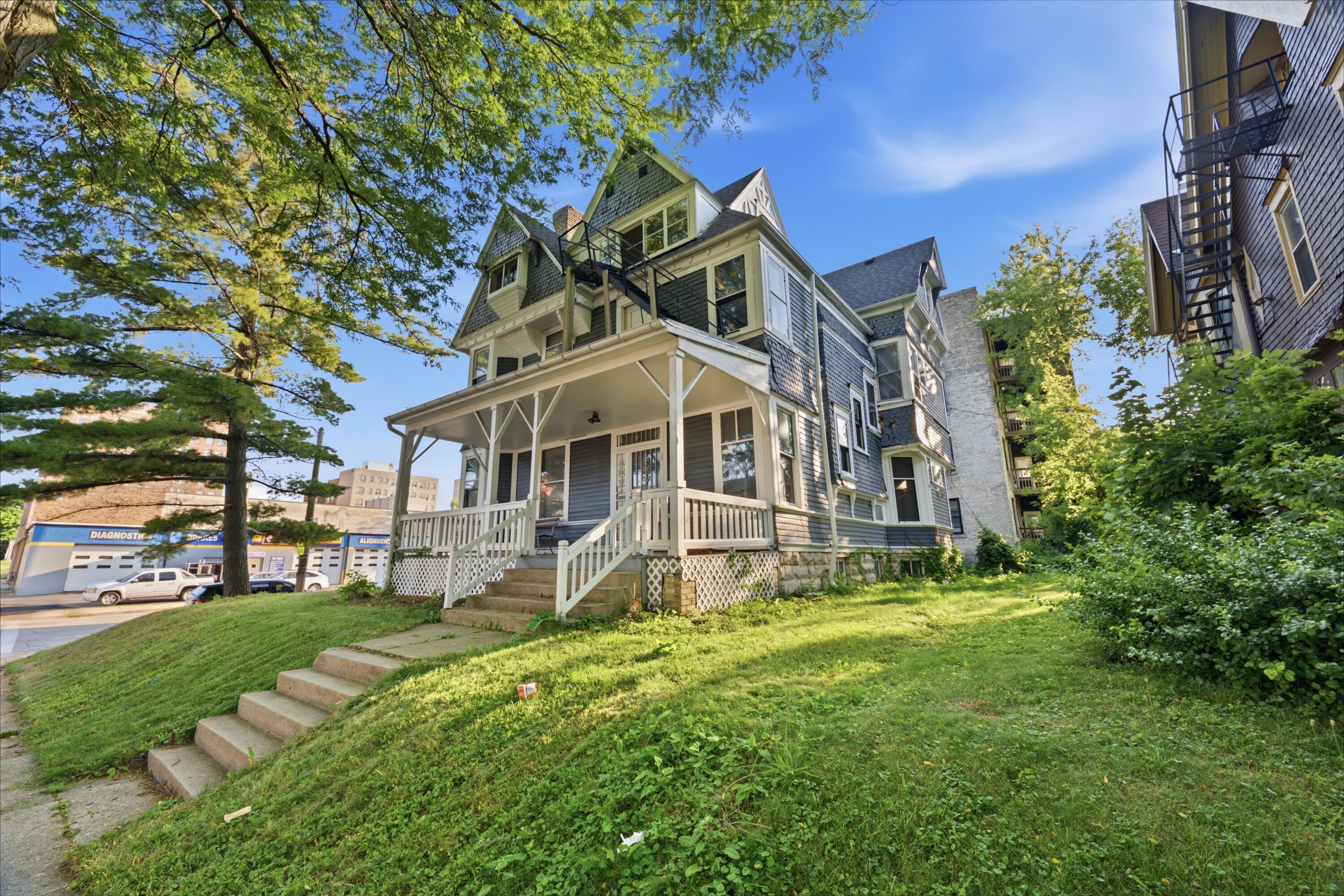 807 North 23rd Street Milwaukee, WI 53233 - Photo 21 of 26 23rdSt_025