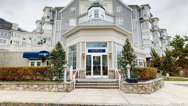 $369,000 | 1109 Round Pointe Drive, Unit 1109, Haverstraw, NY 10927