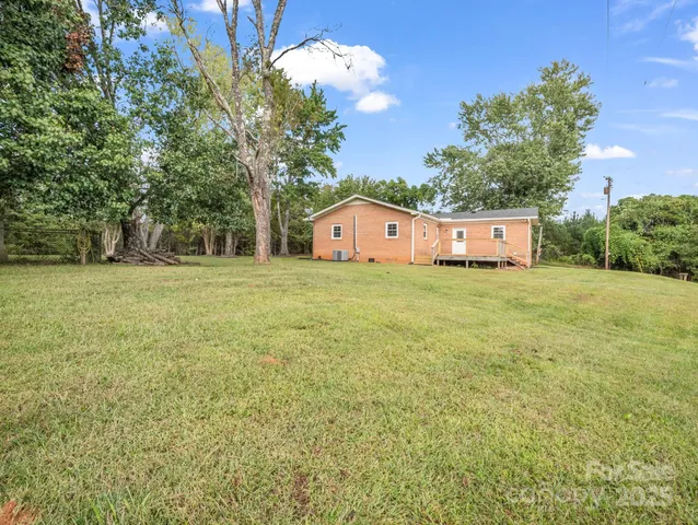 a view of a house with a yard and garage