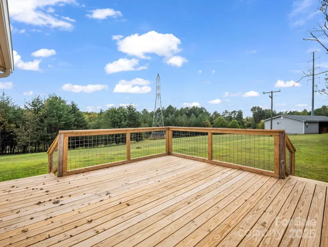 a view of a tennis court
