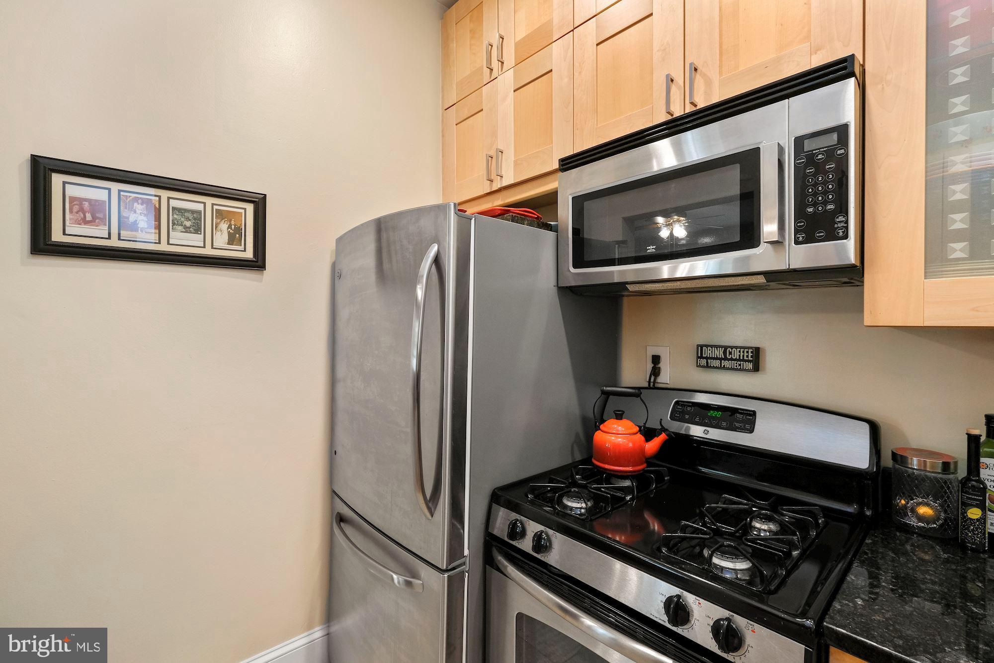 2010 Kalorama Road Northwest, Unit 201 Washington, DC 20009 - Photo 14 of 22 Lovely kitchen with gas cooking