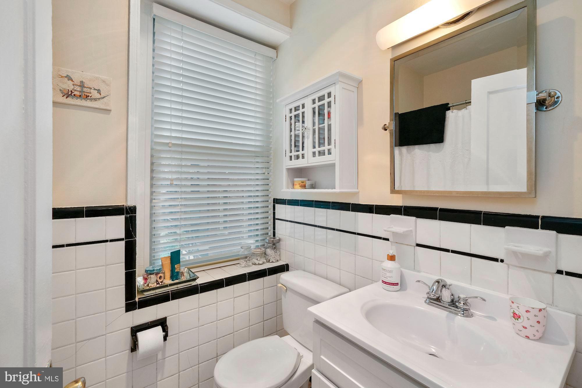 2010 Kalorama Road Northwest, Unit 201 Washington, DC 20009 - Photo 20 of 22 Bath with tub/shower