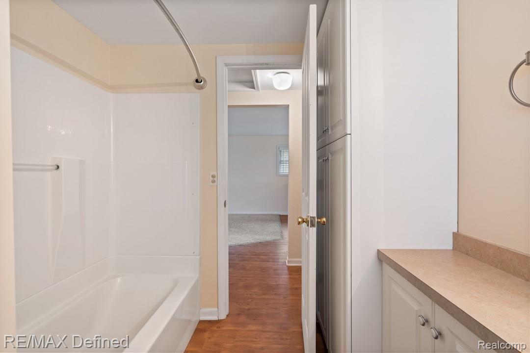 192 West Tienken Road Rochester, MI 48307 - Photo 28 of 38 192-Tienken-Rd-29.jpg