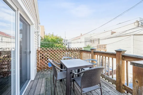 $3,200 | 1234 West Huron Street, Unit 2, Chicago, IL 60642