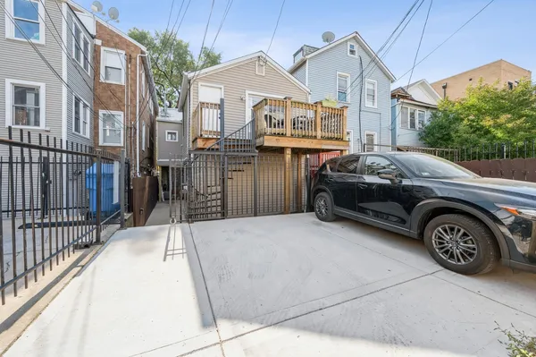 $3,200 | 1234 West Huron Street, Unit 2, Chicago, IL 60642