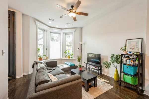$3,200 | 1234 West Huron Street, Unit 2, Chicago, IL 60642