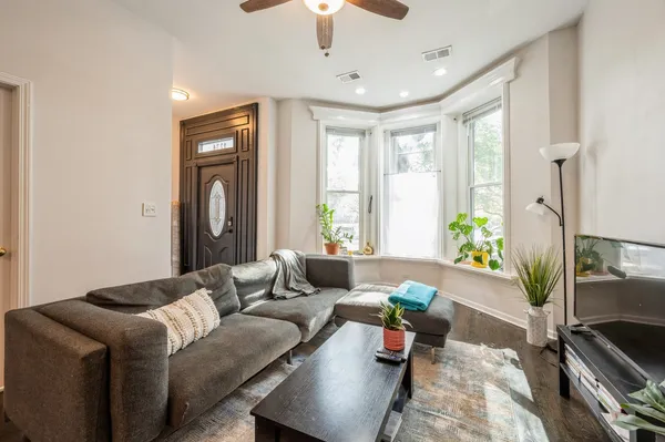 $3,200 | 1234 West Huron Street, Unit 2, Chicago, IL 60642