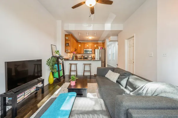 $3,200 | 1234 West Huron Street, Unit 2, Chicago, IL 60642