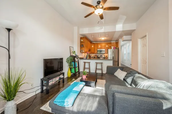 $3,200 | 1234 West Huron Street, Unit 2, Chicago, IL 60642