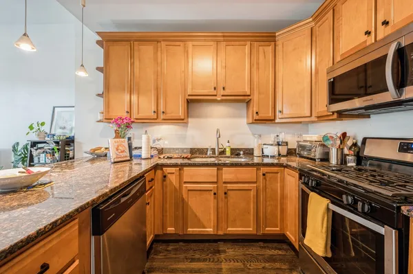 $3,200 | 1234 West Huron Street, Unit 2, Chicago, IL 60642