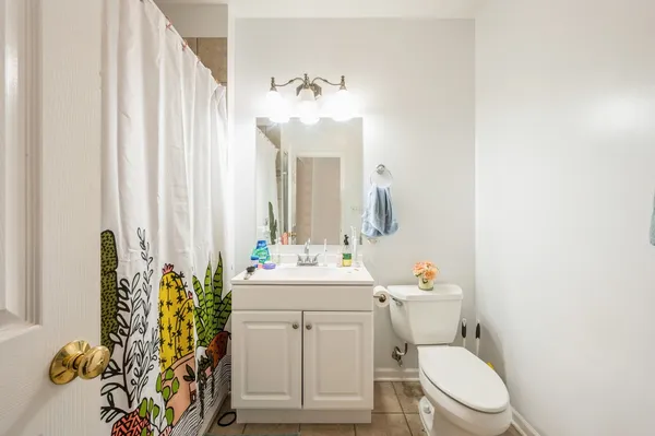 $3,200 | 1234 West Huron Street, Unit 2, Chicago, IL 60642