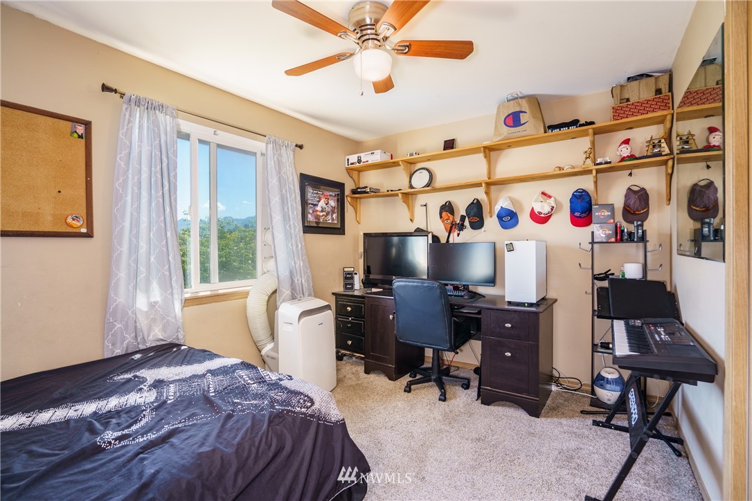 417 Spring Lane Sedro-Woolley, WA 98284 - Photo 22 of 29 a bedroom