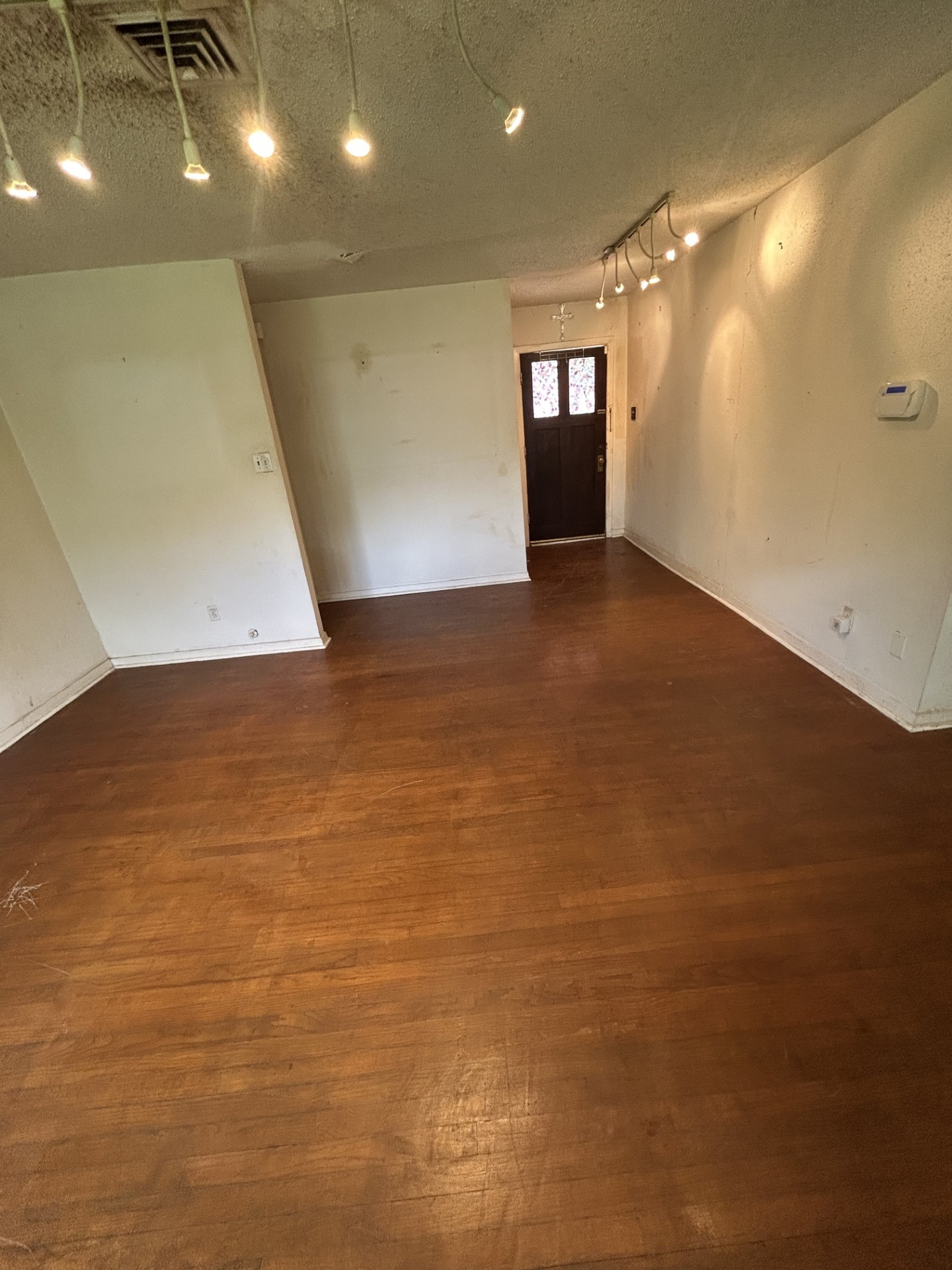 5711 Turtle Creek Road Houston, TX 77017 - Photo 4 of 25