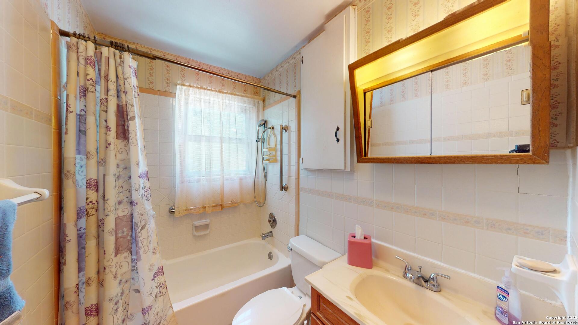 607 Exchange Schertz, TX 78154 - Photo 24 of 34 a bathroom with a sink mirror toilet and bathtub