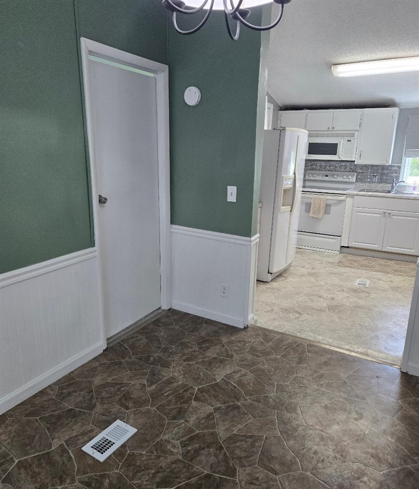 475 Tyler Road Wayland, MI 49348 - Photo 26 of 40