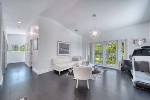 $2,500,000 | 9737 Southwest 98th Street, Miami, FL 33176