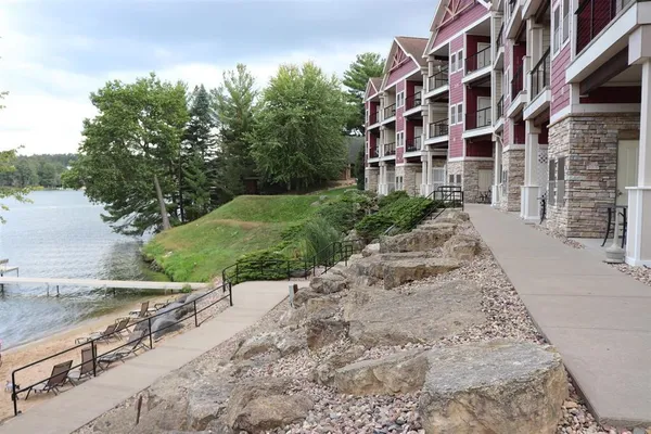 $274,000 | 680 East Hiawatha Drive, Unit 405, Wisconsin Dells, WI 53965