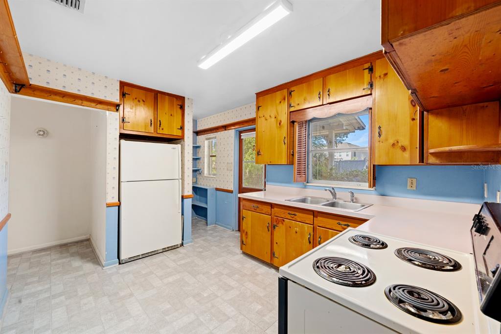 9605 Balm Riverview Road Riverview, FL 33569 - Photo 11 of 35