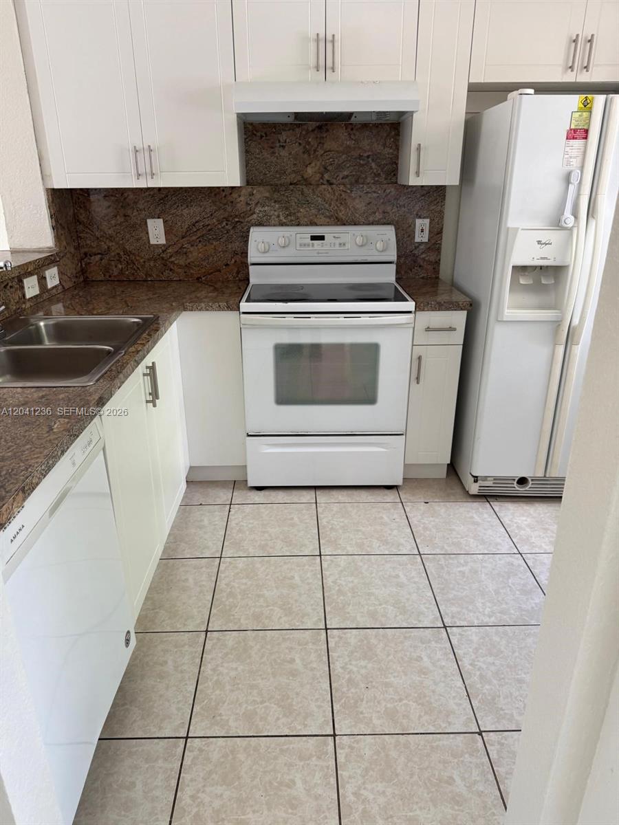 13567 Southwest 264th Terrace Homestead, FL 33032 - Photo 5 of 18