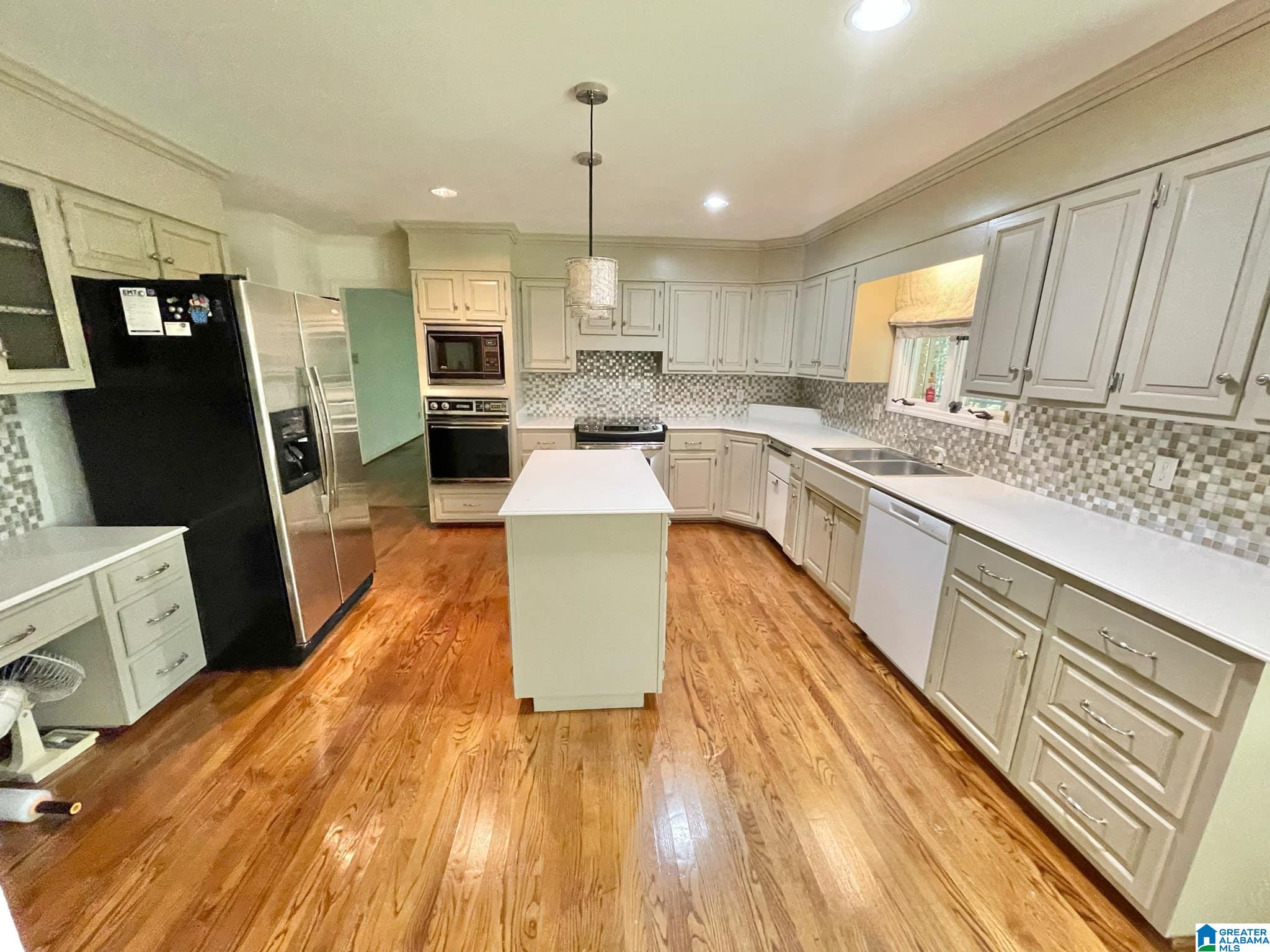 220 Thompson Road Alabaster, AL 35007 - Photo 15 of 31