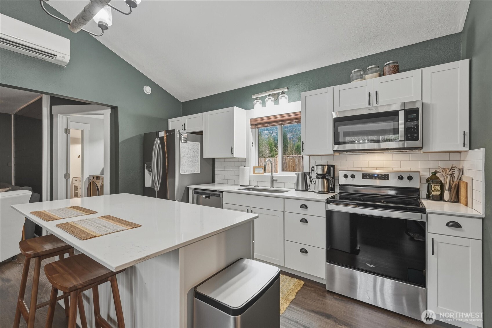 6425 Little Big Horn Road Maple Falls, WA 98266 - Photo 9 of 38