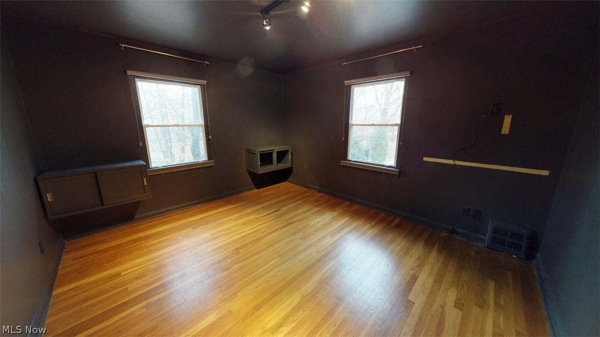 1579 Compton Road Cleveland, OH 44118 - Photo 17 of 23