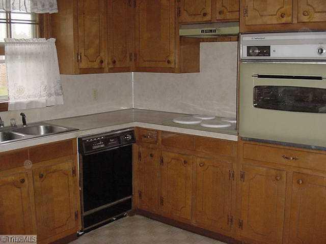 231 South Franklin Road Mount Airy, NC 27030 - Photo 10 of 13 Kitchen.