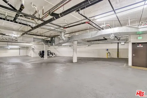 $9,500 | 132 South Maple Drive, Unit 201, Beverly Hills, CA 90212