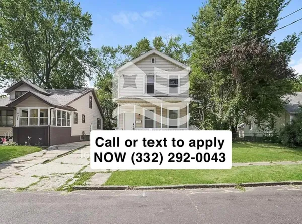 $855 | 405 East Maywood Avenue, Peoria, IL 61603