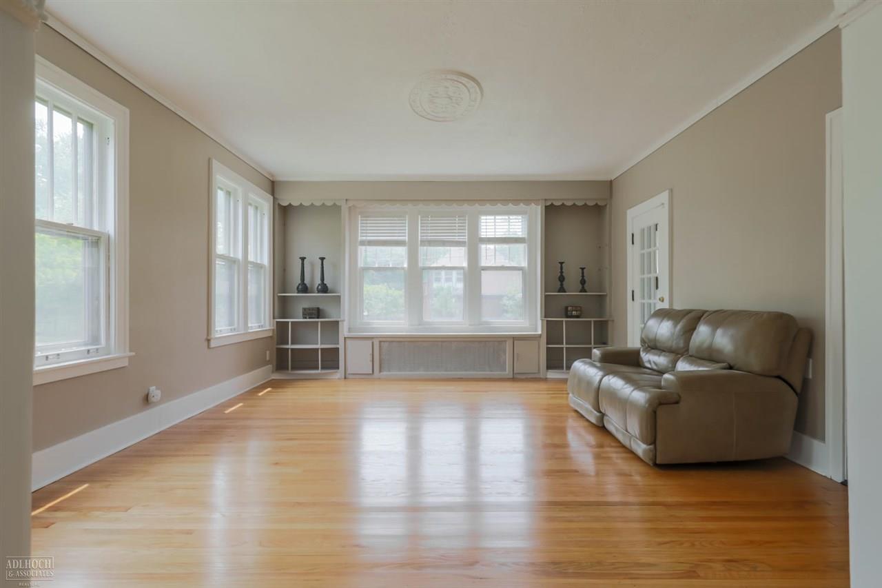 1405 Devonshire Road Grosse Pointe Park, MI 48230 - Photo 8 of 24