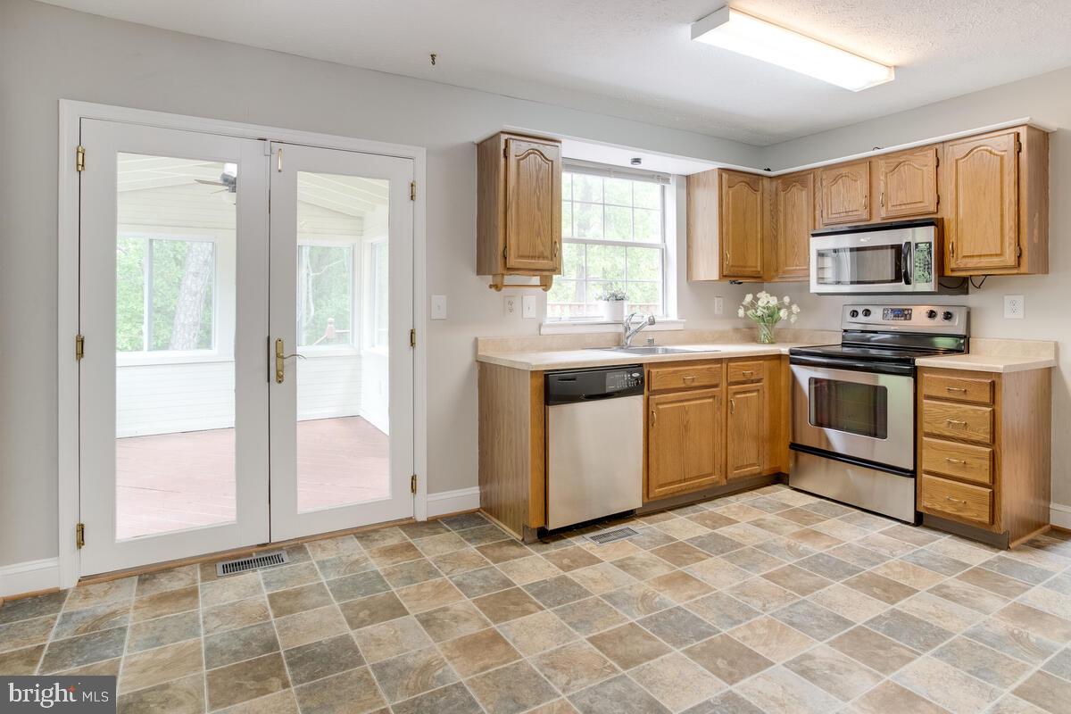 8032 Pine Ridge Road Pasadena, MD 21122 - Photo 17 of 54 Gallery Image 17