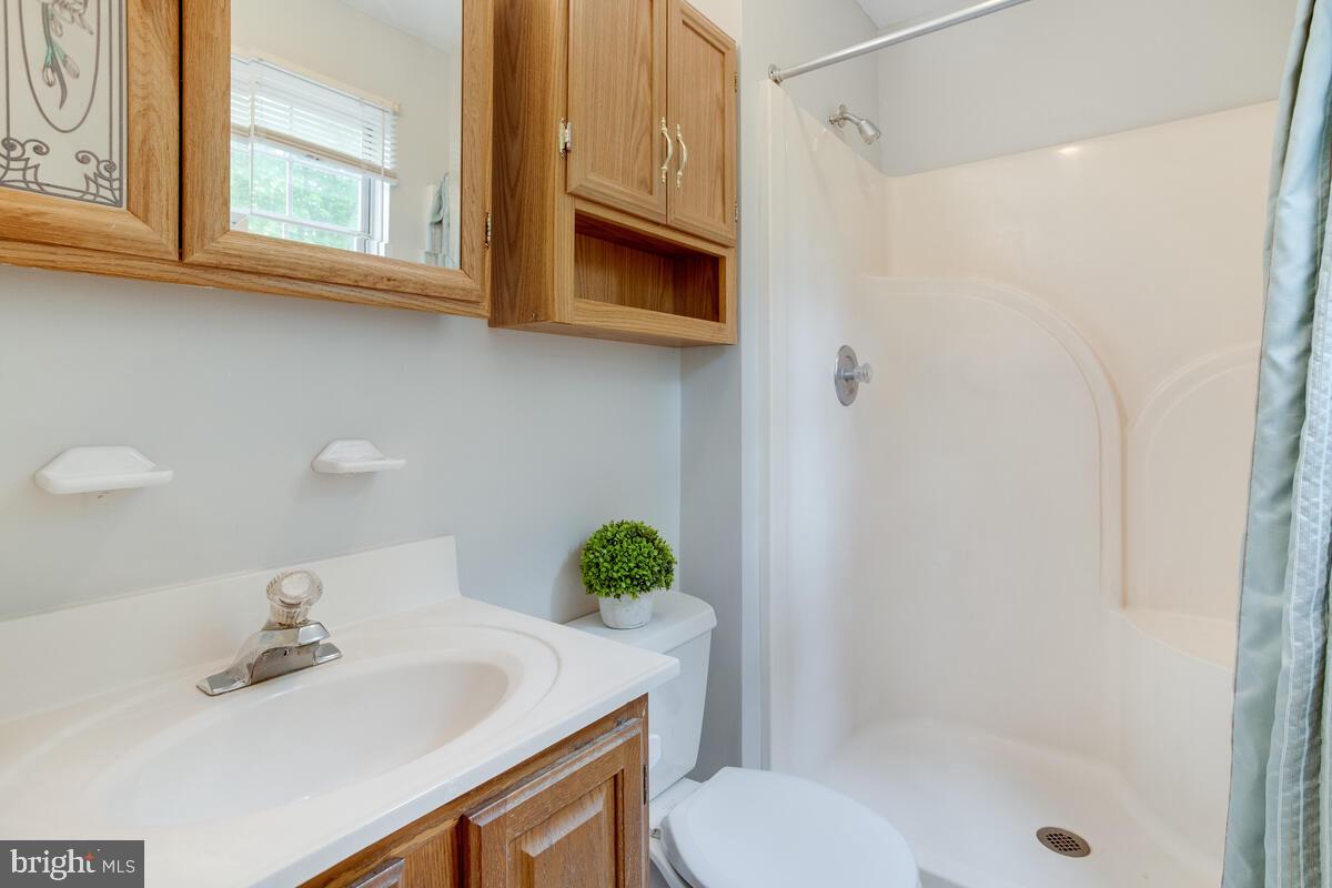8032 Pine Ridge Road Pasadena, MD 21122 - Photo 28 of 54 Primary Bathroom