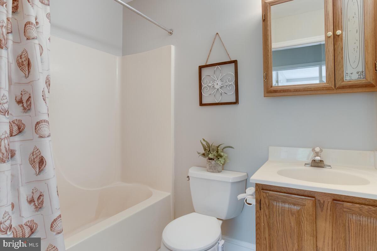 8032 Pine Ridge Road Pasadena, MD 21122 - Photo 33 of 54 Hall Full Bath