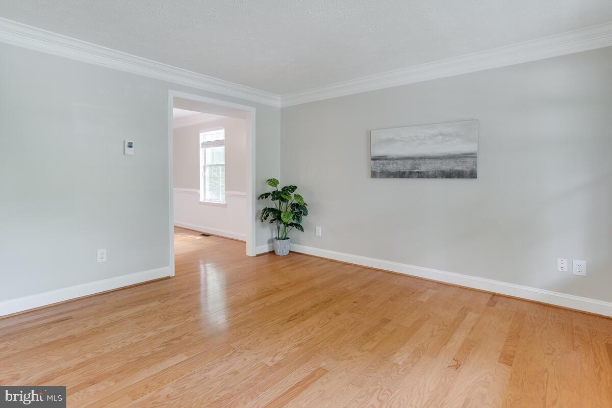 8032 Pine Ridge Road Pasadena, MD 21122 - Photo 8 of 54 Living Room