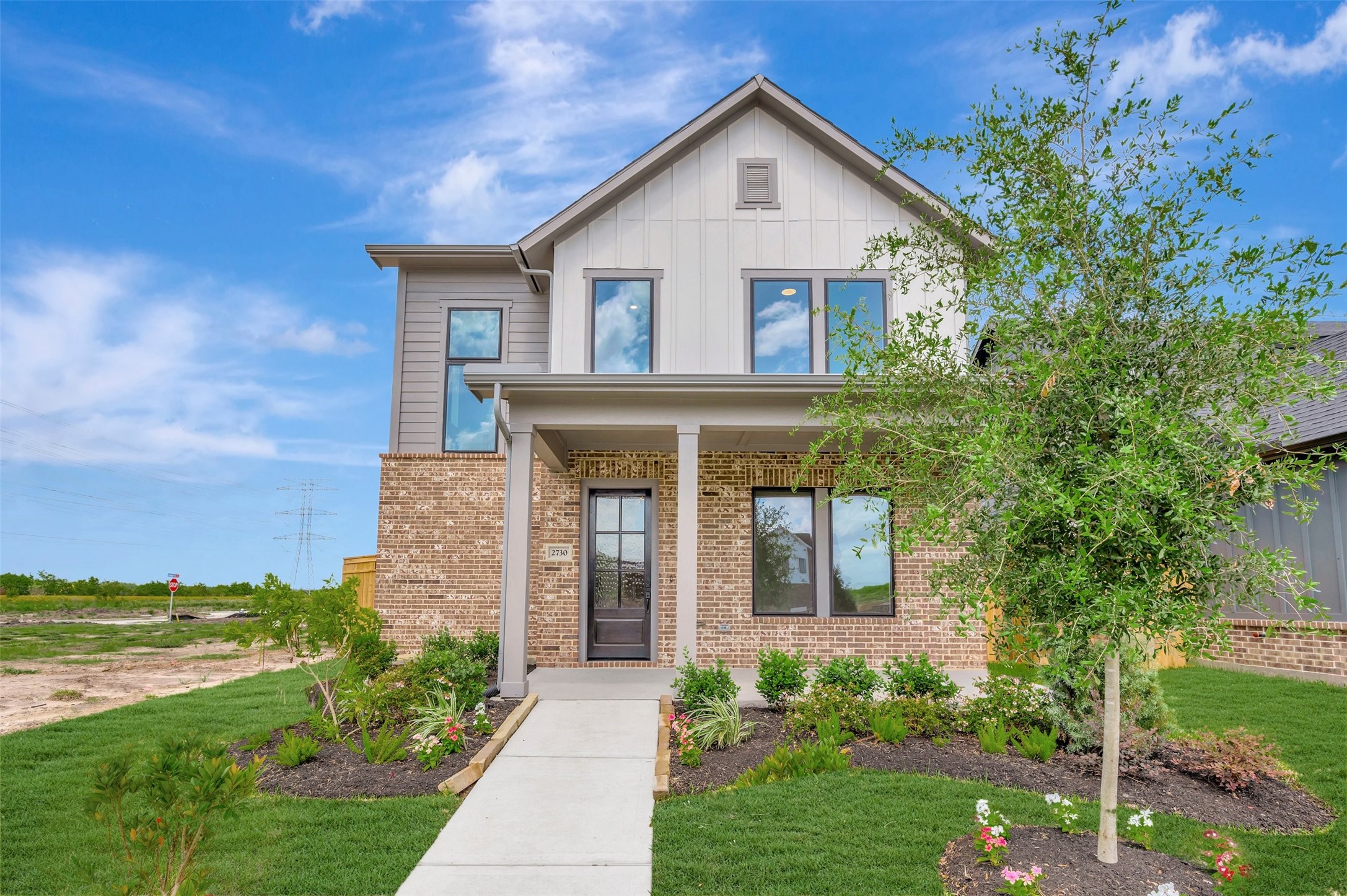 2730 Cottage Place Rosharon, TX 77583 - Photo 2 of 49 Welcome to The Benefield by David Weekley Homes. Move-In Ready Now!