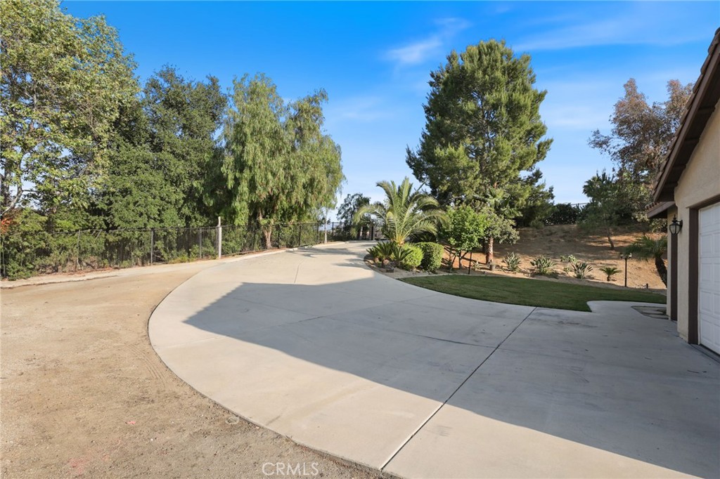 12830 Wildflower Lane Riverside, CA 92503 - Photo 5 of 34