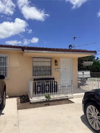 $2,450 | 3821 Southwest 89th Court, Unit FRONT, Miami, FL 33165