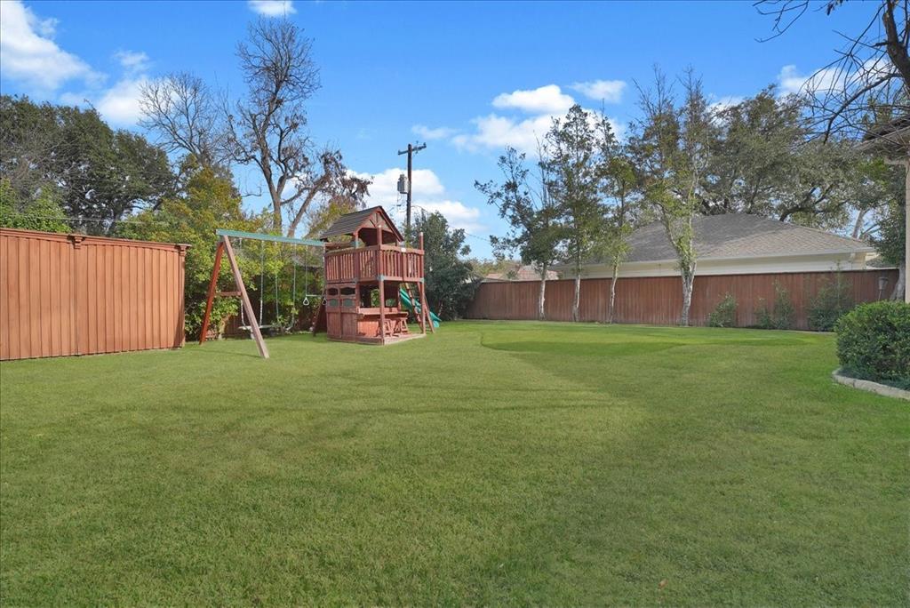 6807 Lupton Drive Dallas, TX 75225 - Photo 36 of 40 a view of a volley ball court